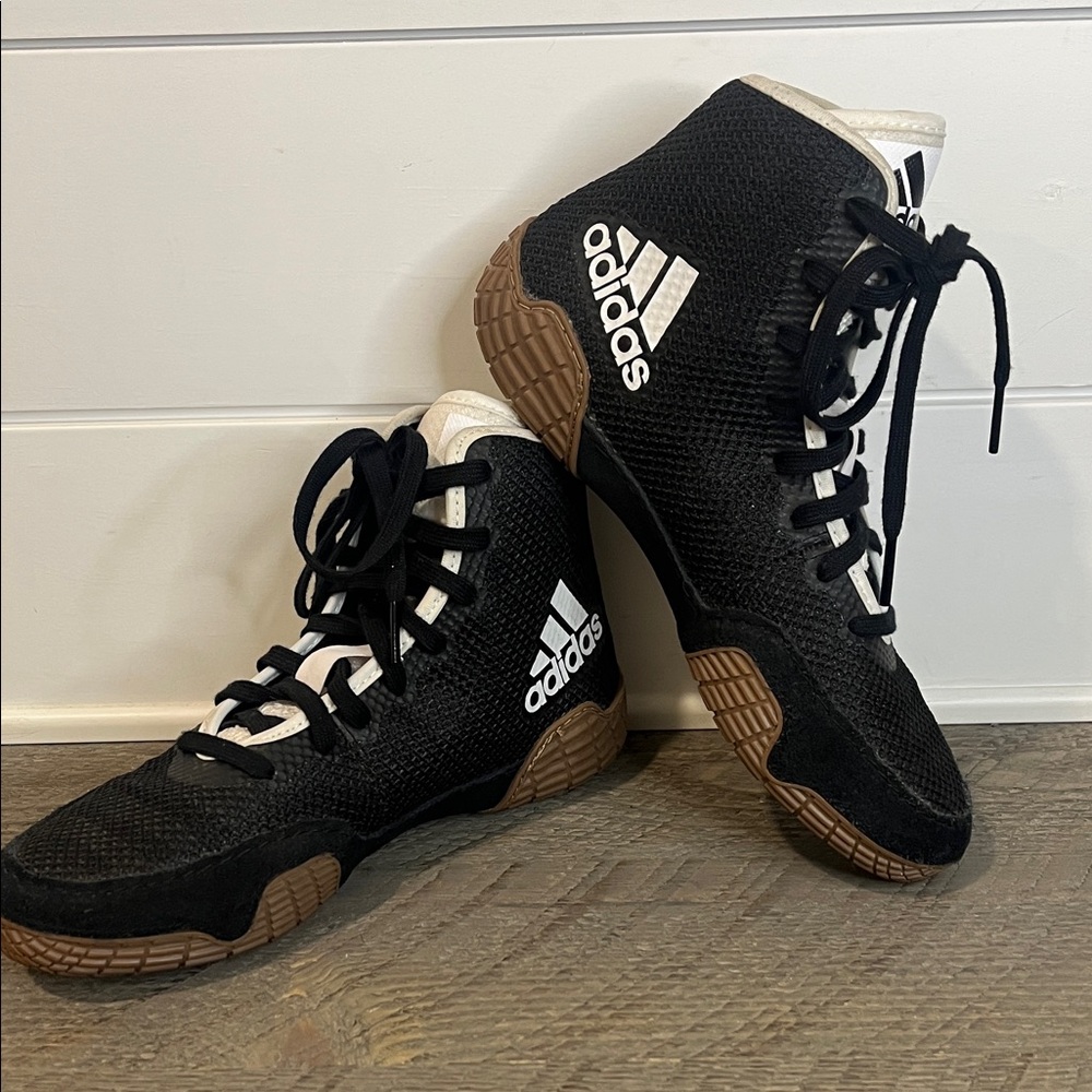 Adidas Tech Fall 2.0 Wrestling Shoes – Youth Size 3, Lightweight Grip - Picture 2 of 8